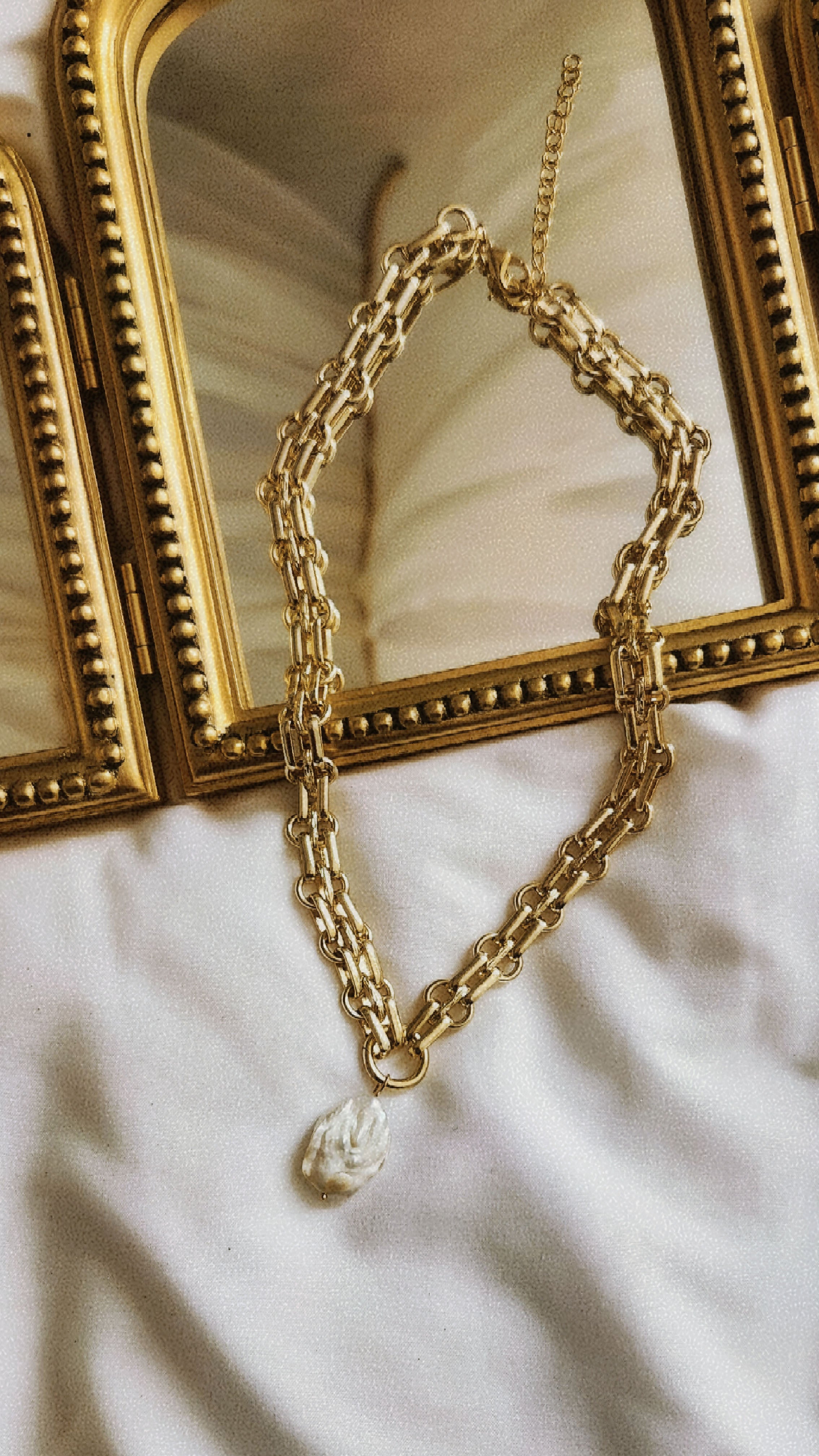 Ovo Pearl Chain Link Necklace